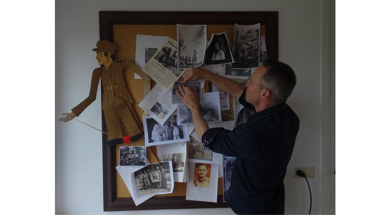 Llogarija Indoneziane backdrop