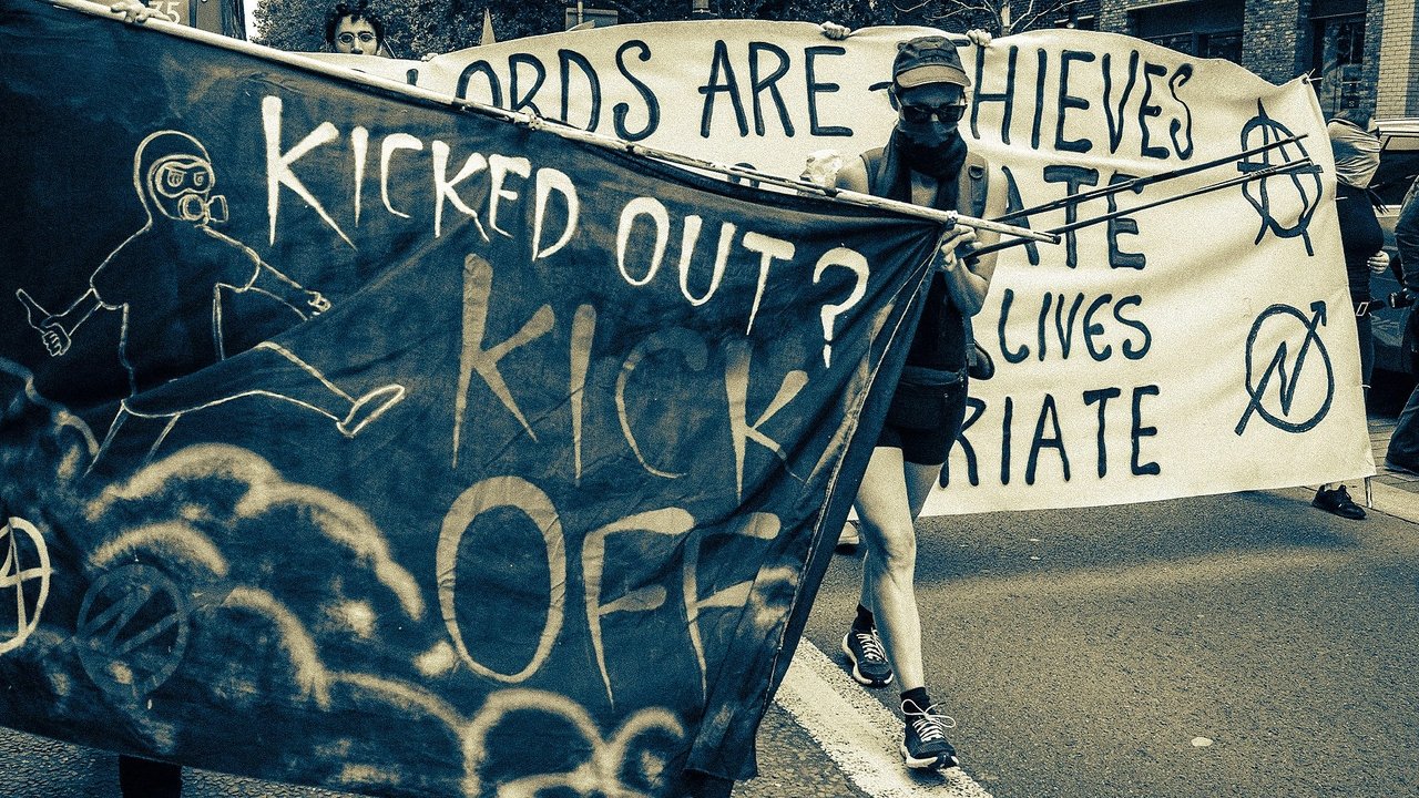 Kriza e banesës nëBritani: Çfarë shkoi keq? backdrop