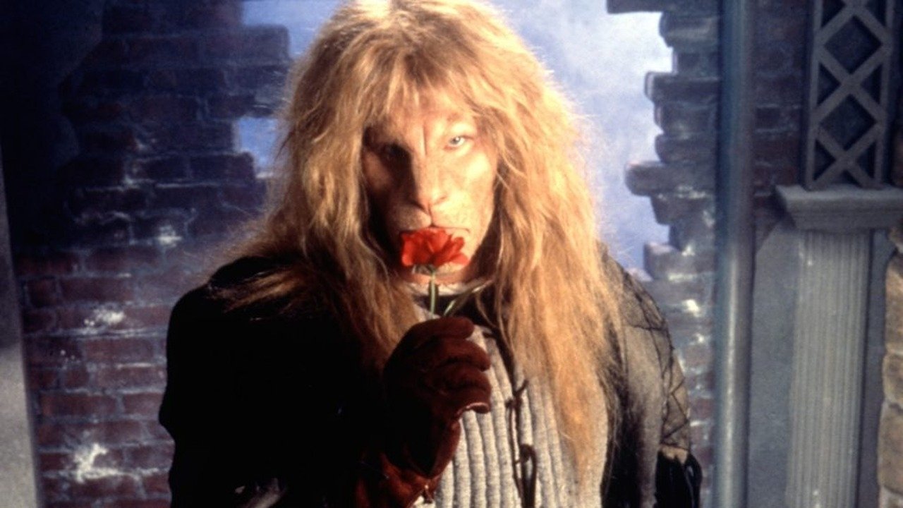 Bukuria dhe Bisha backdrop