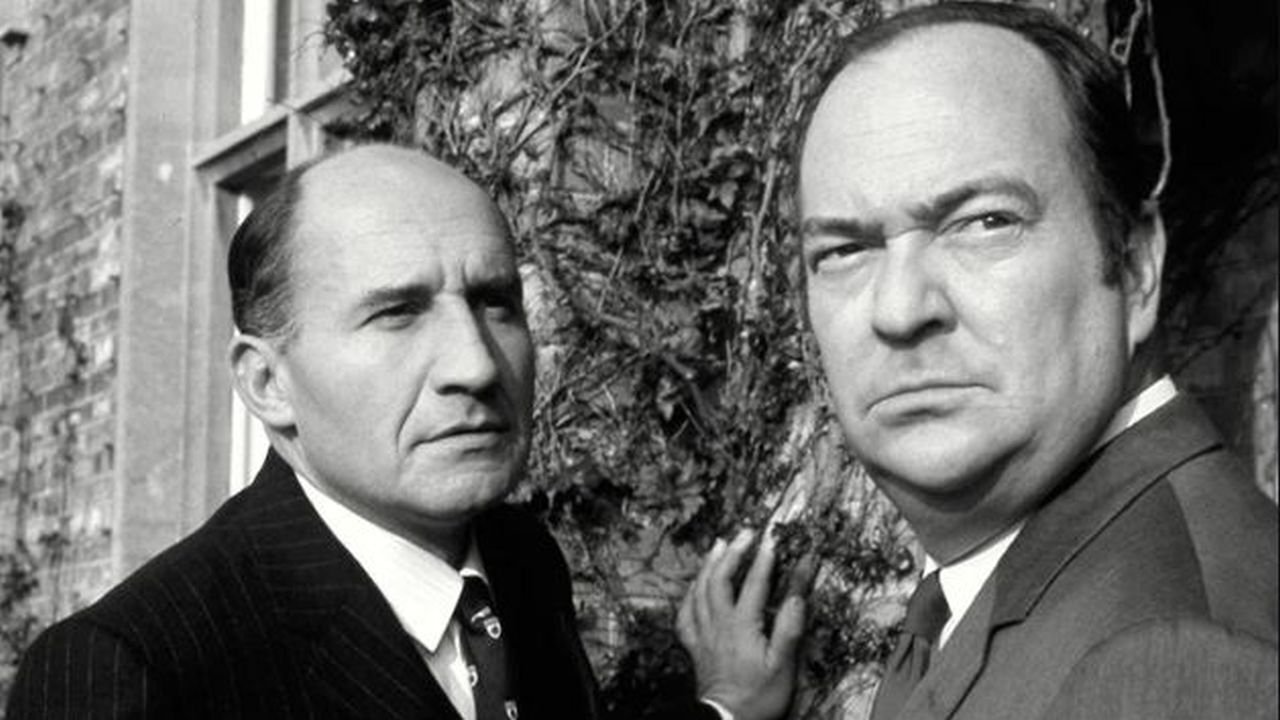 Grupi i Mashtrimeve backdrop