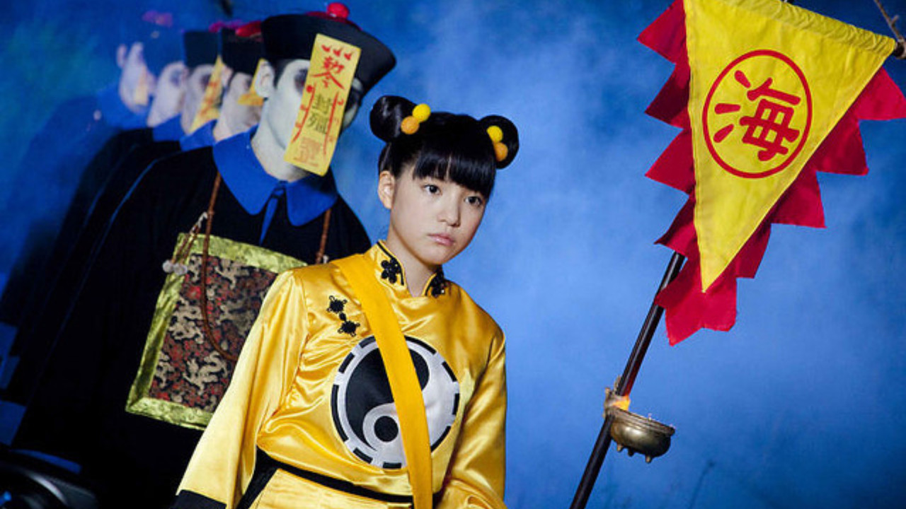 Mirë! Vajza Kyonshi Lufta e Televizionit të Tokios backdrop