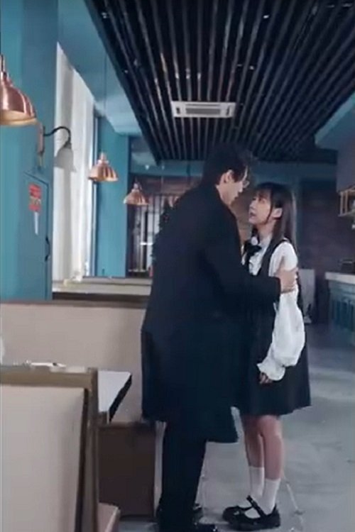 The title 差错 can be translated to Albanian as Gabim poster