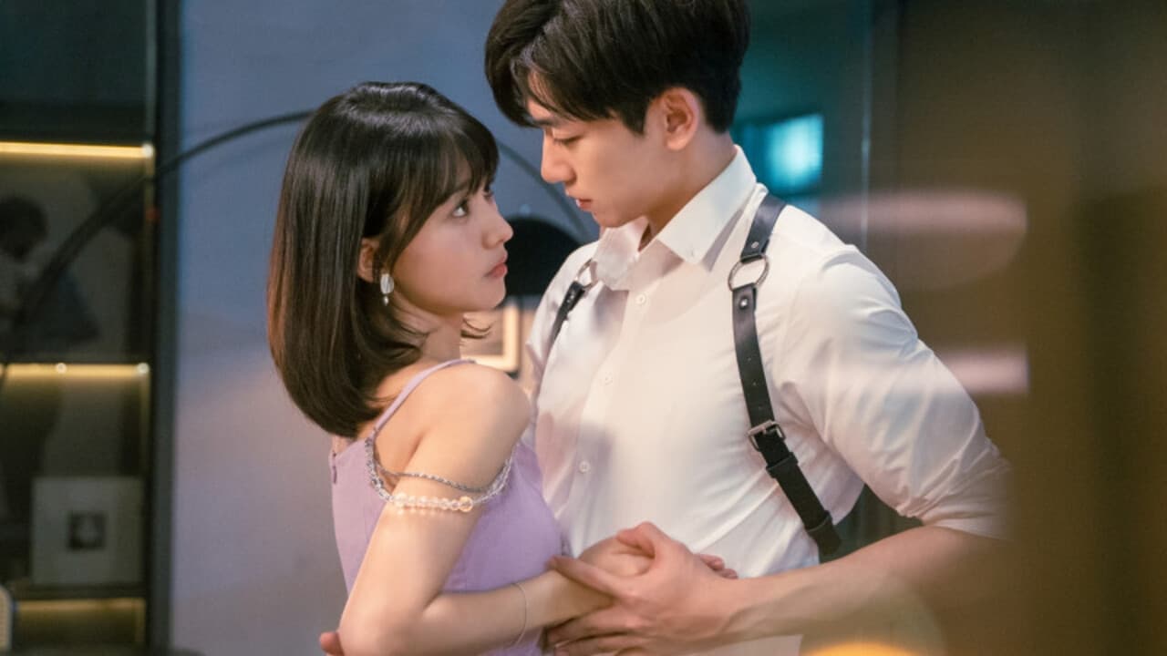 Përqafimi në Natën e Errët backdrop