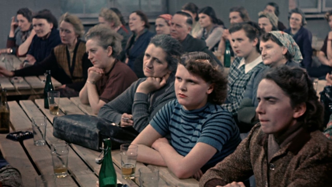 Perdeja e Hekurt: Jeta Nën Okupimin Sovjetik backdrop