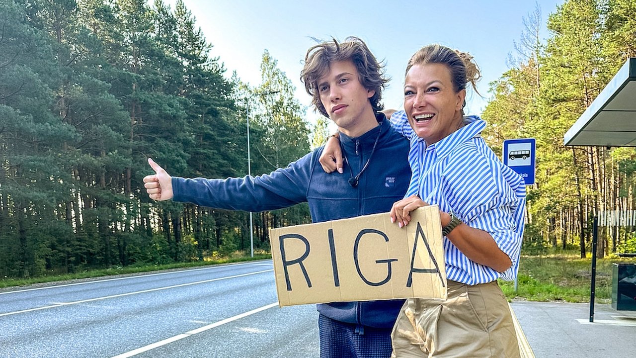 Ver van Huis translates to "Shiko nga Shtëpia" in Albanian backdrop