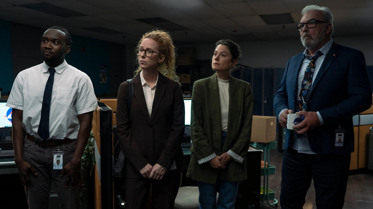 Ata janë mes nesh backdrop