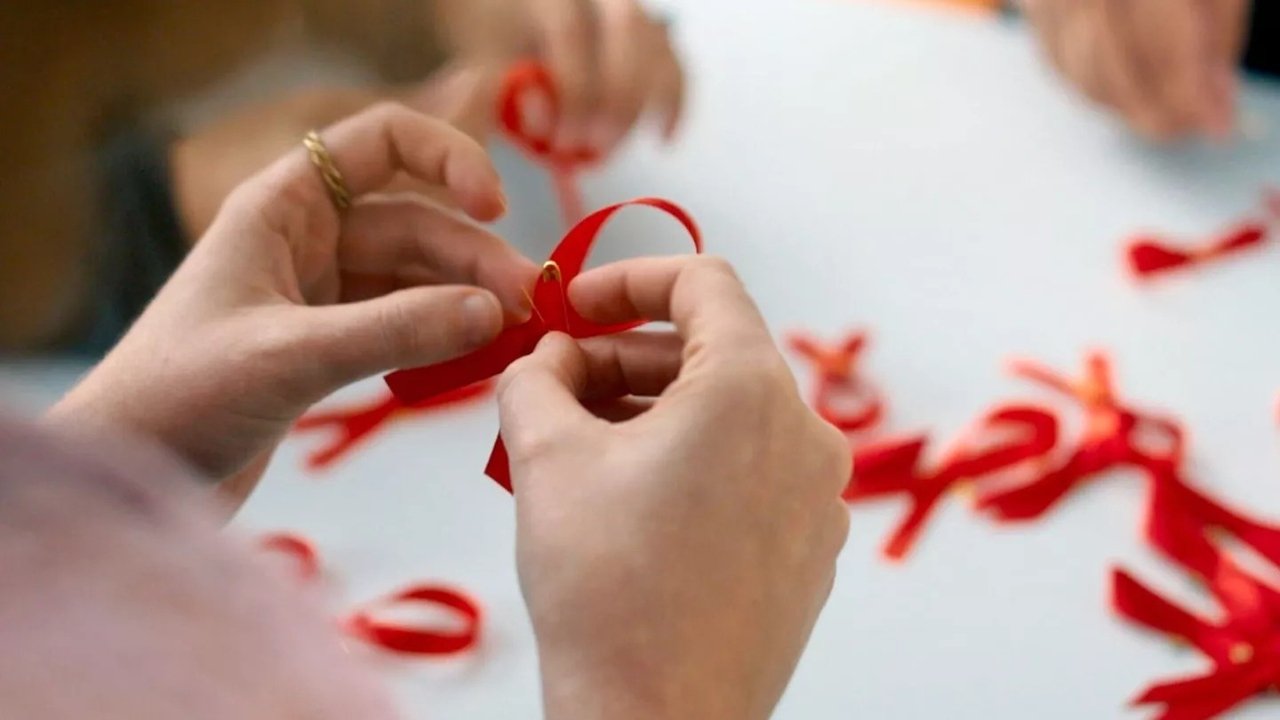 Një simbol, një kauzë backdrop