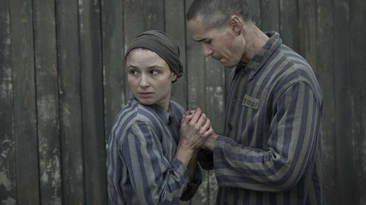 Historia e Vërtetë e Tatuerit të Auschwitzit backdrop