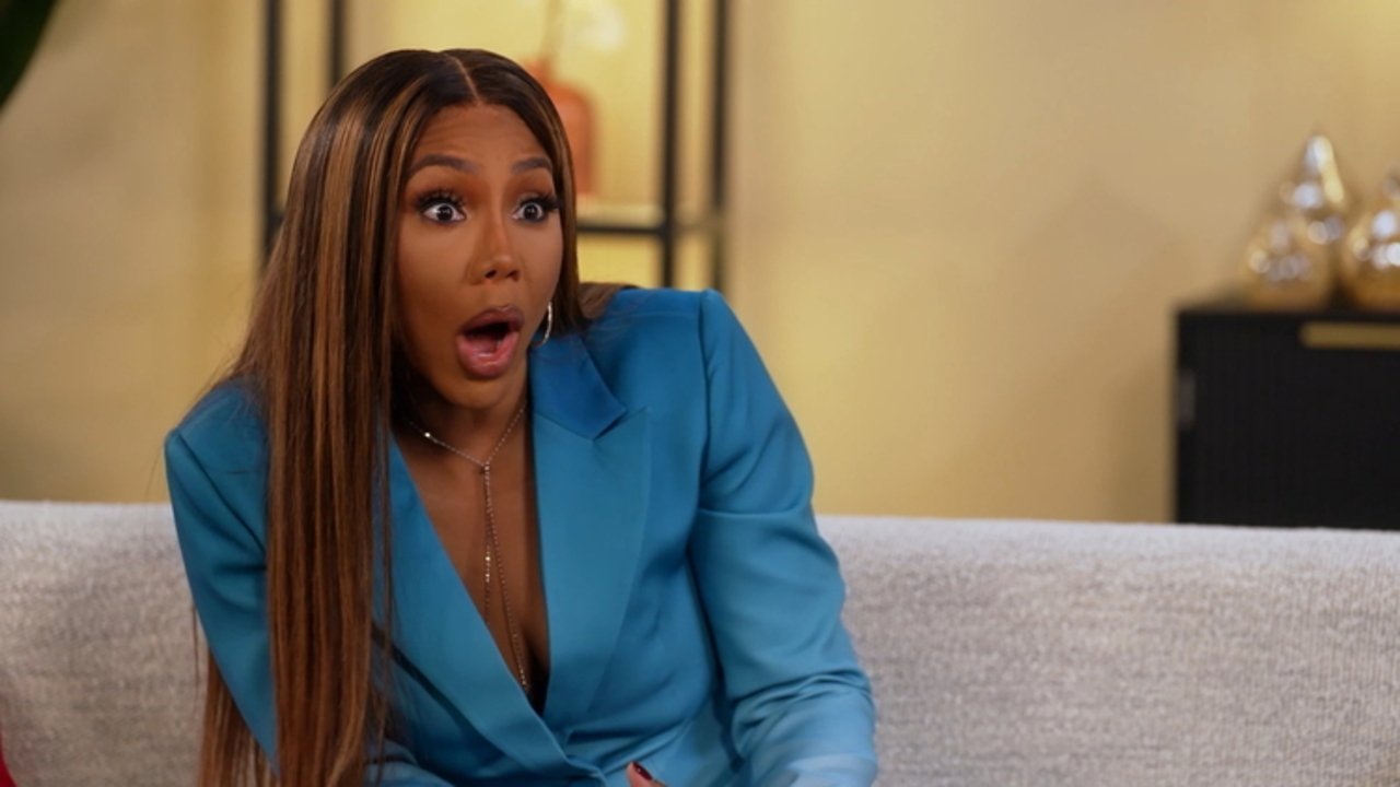 E Kapur në Akt: Jeta Dyfishe backdrop