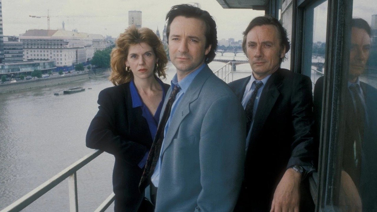 Në Mes të Rreshtave backdrop