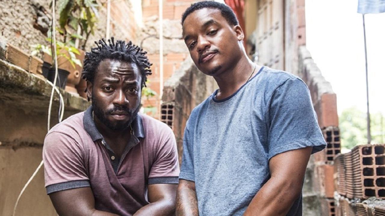 Qyteti i Burrave backdrop