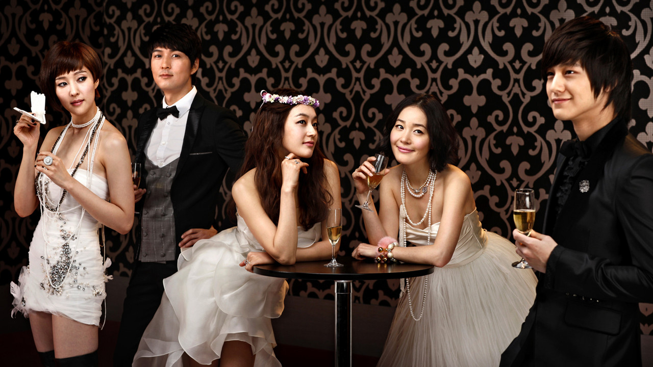 Ende, Martohu Me Mua backdrop