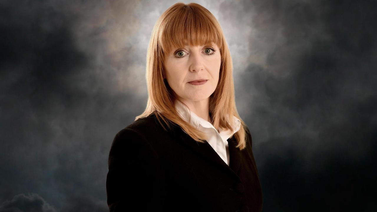 Shumë i Buzëqeshur backdrop