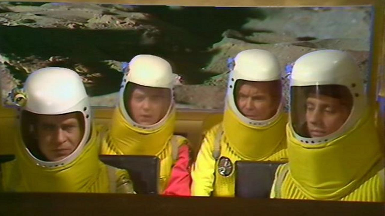 Aventurat e Kapitenit Pirx backdrop