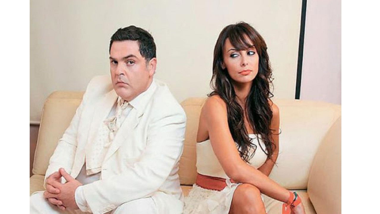 Nderuar Tradhtarë backdrop