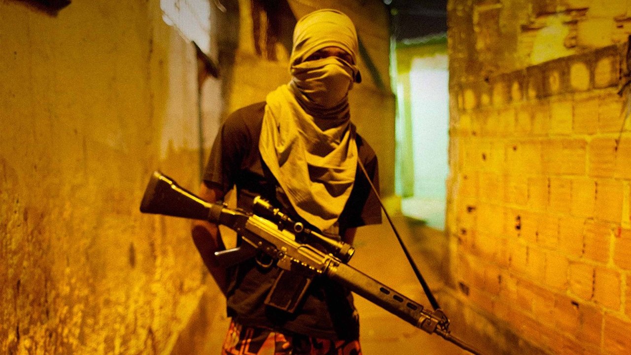 Dëshmitari backdrop