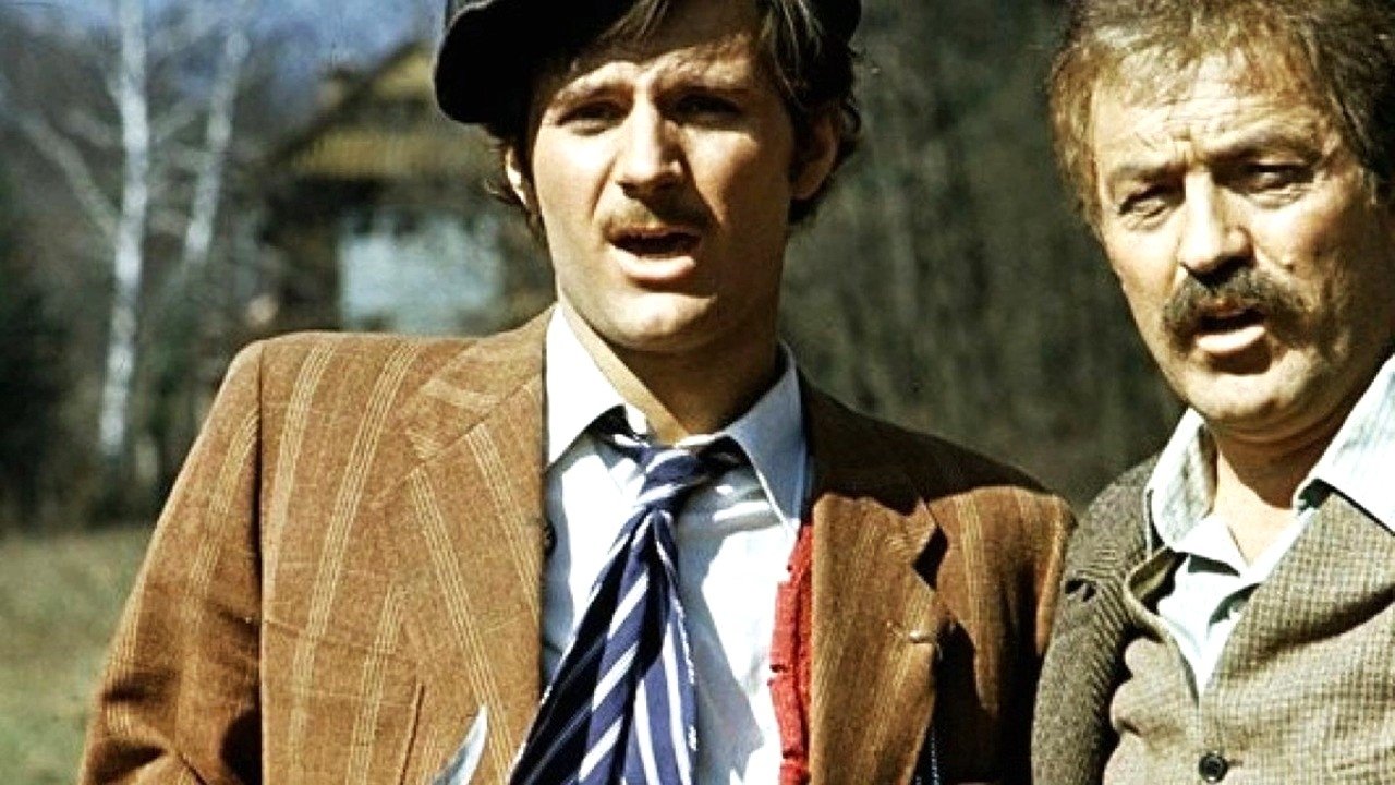 Lypësit dhe Djemtë backdrop