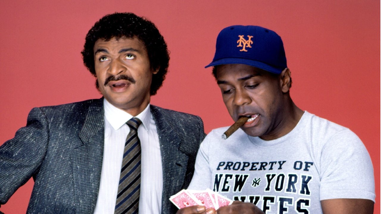 Çifti i Çuditshëm të Ri backdrop