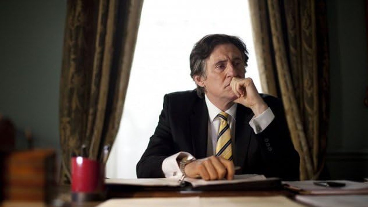 Shteti i fshehtë backdrop