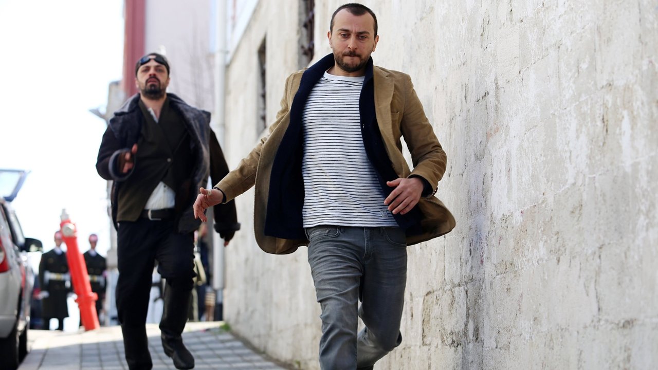 Thjesht Bëhu I Lumtur backdrop