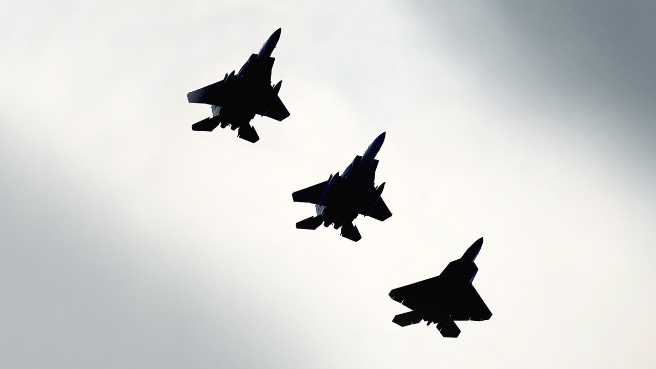 Luftëtarët e Ajrit backdrop