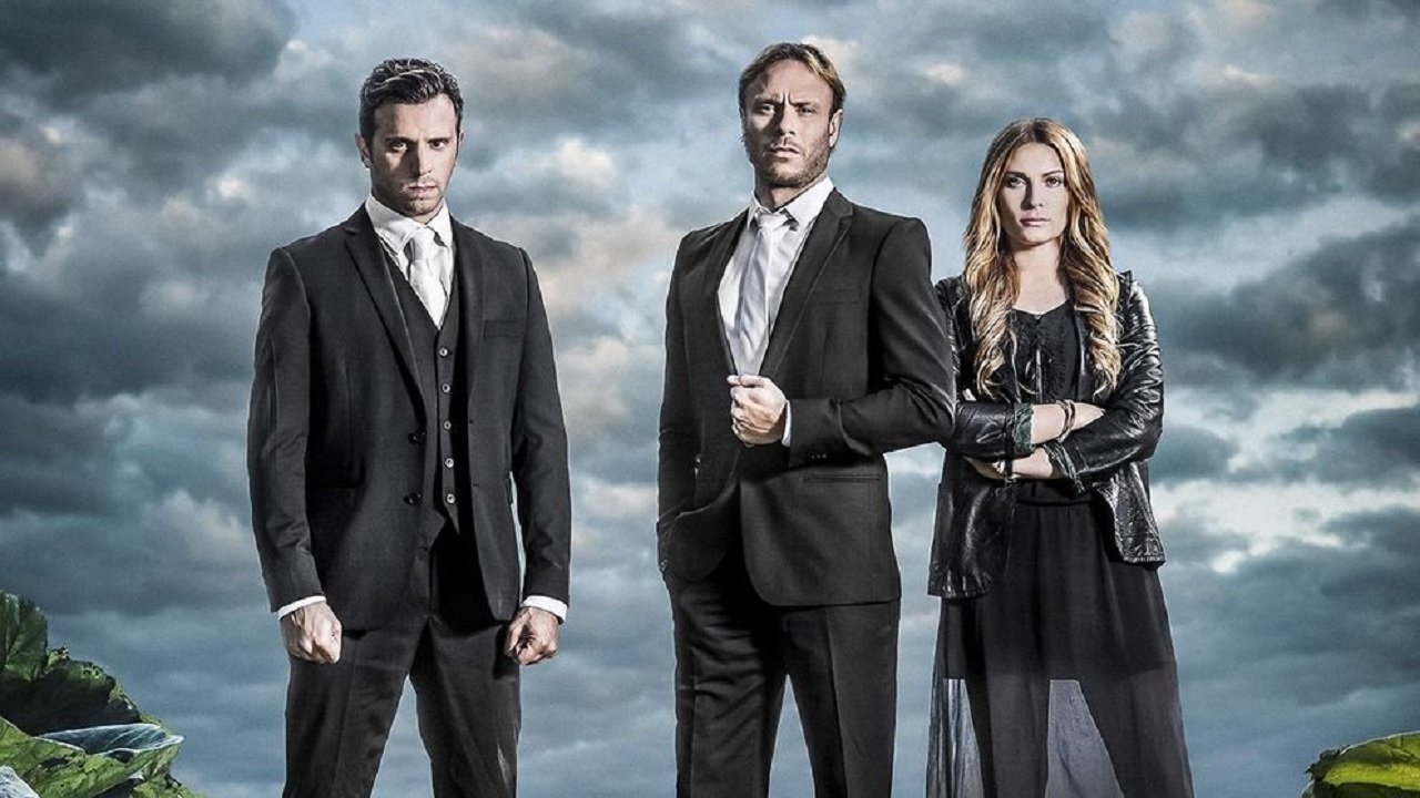 Më e trashë se uji backdrop