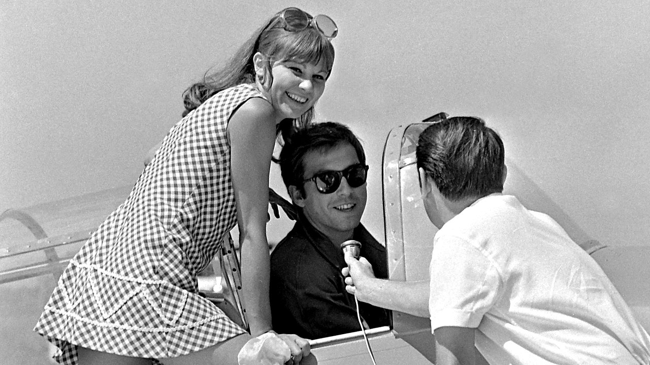 The title Őrjárat az égen can be translated to Albanian as Patrullimi në Qiell backdrop