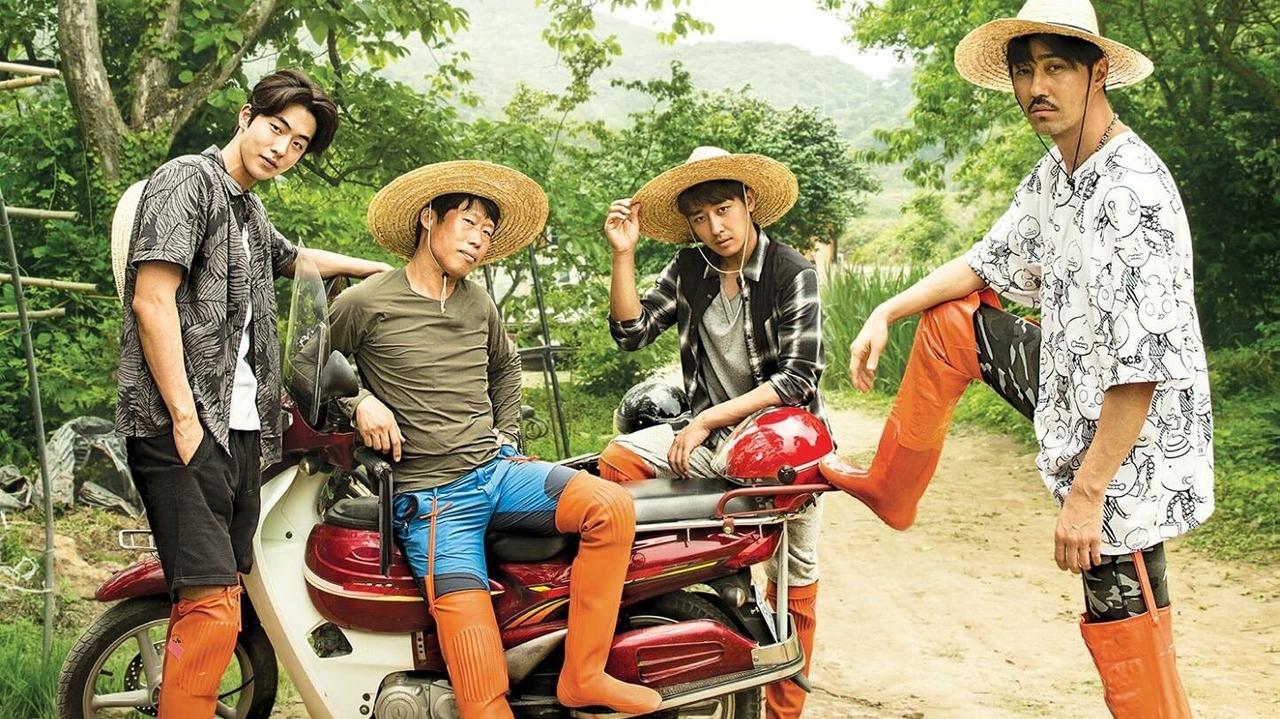 Tre Vaktet në Ditë: Fshati Gochang backdrop