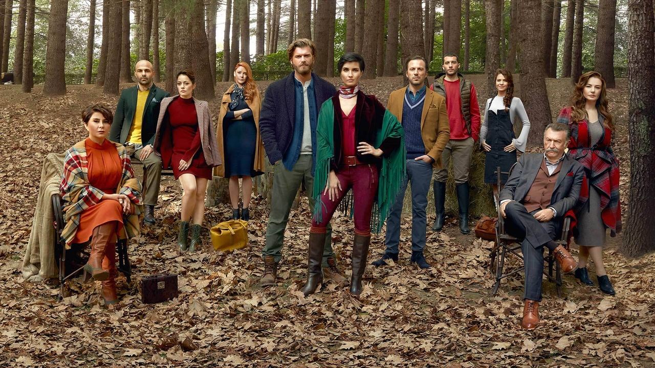 Trim dhe e Bukur backdrop