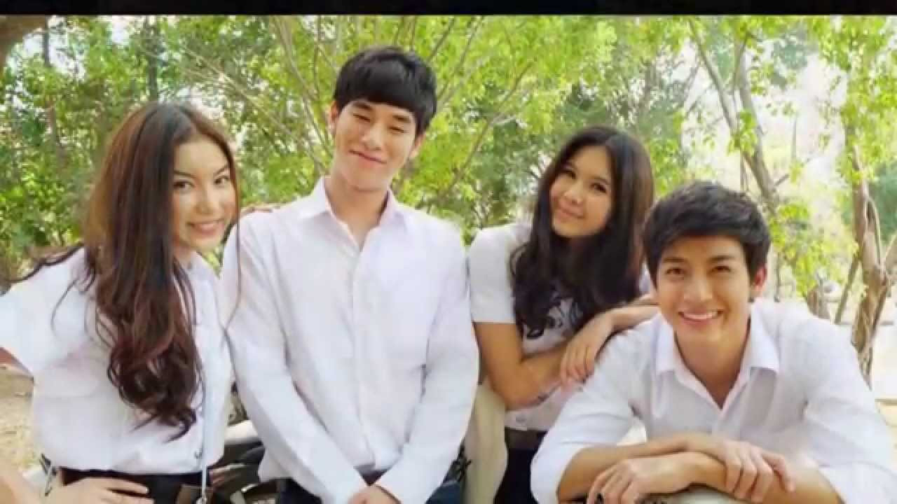 Patoku i Shëmtuar backdrop