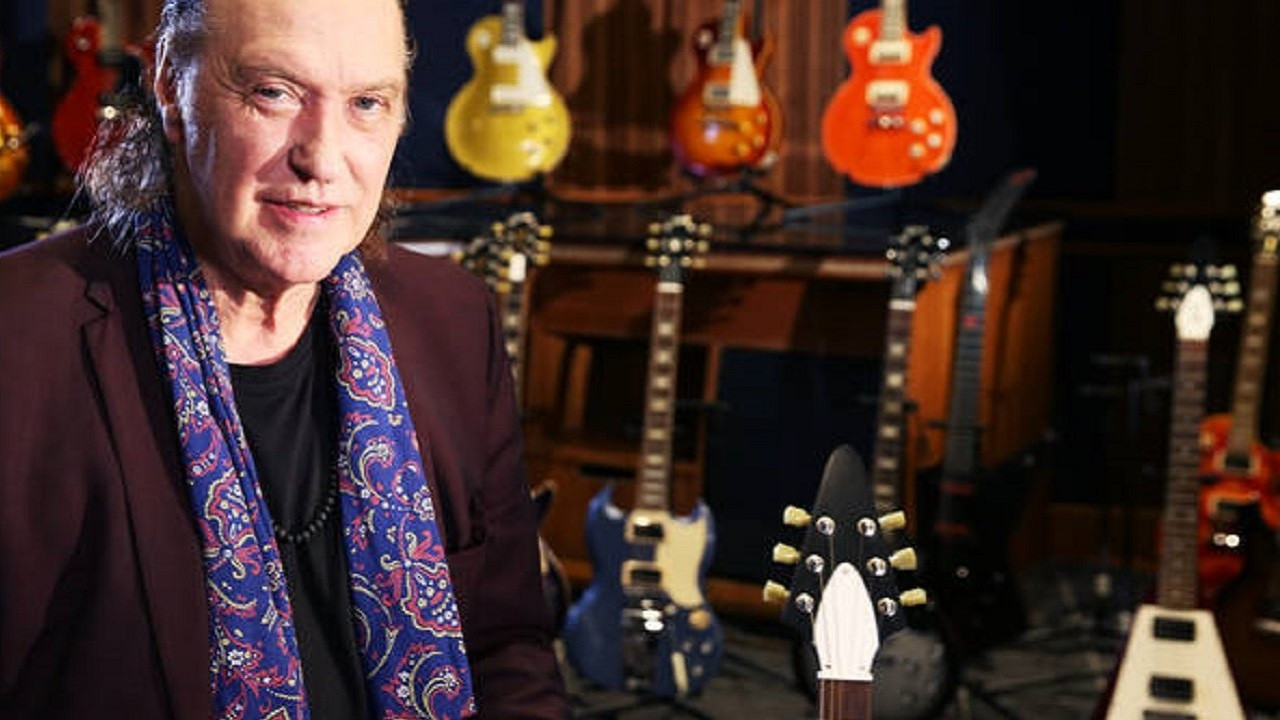 Invenctimet e Rok-N-Rollit backdrop