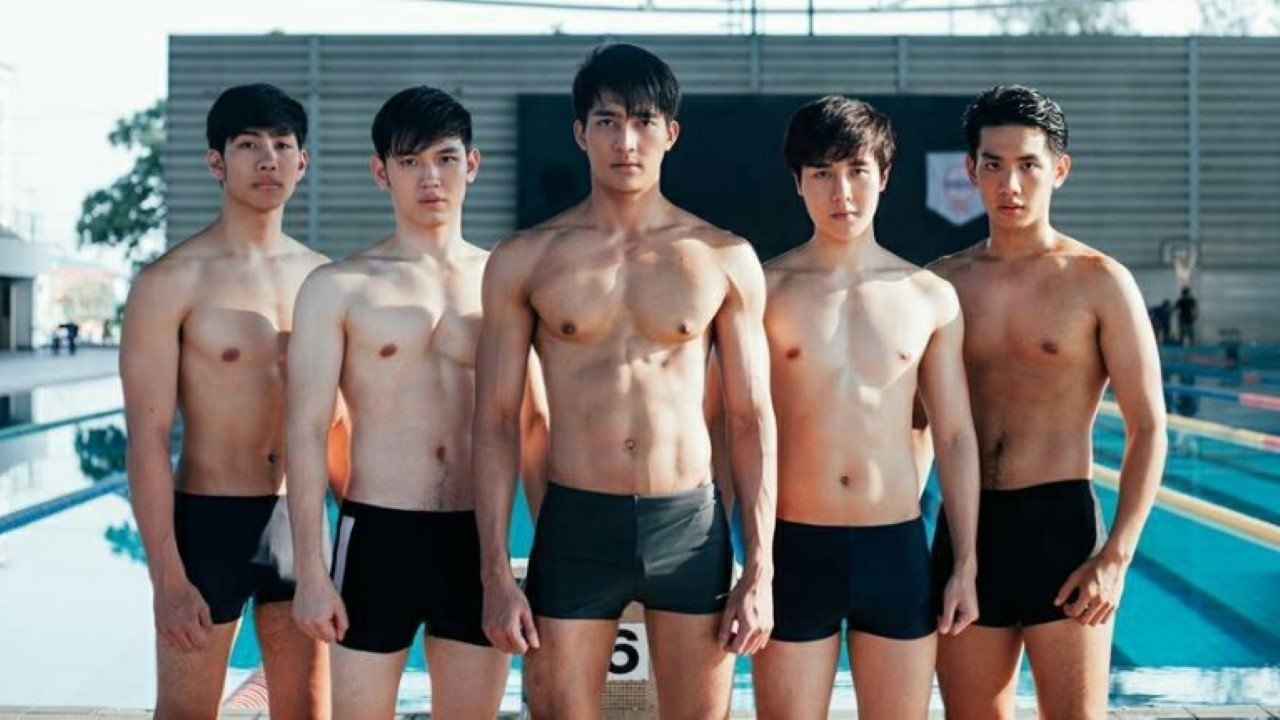 Djaloshi i Ujit backdrop