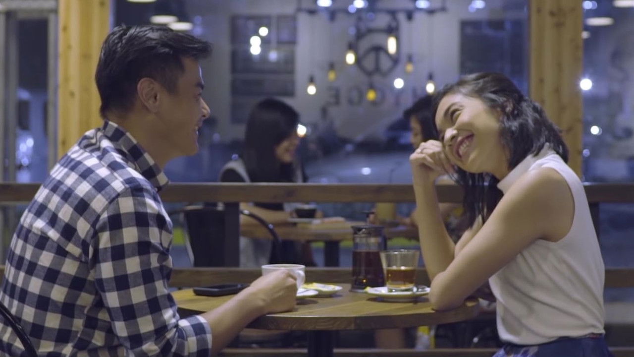 Sore: Gruaja nga E ardhmja backdrop