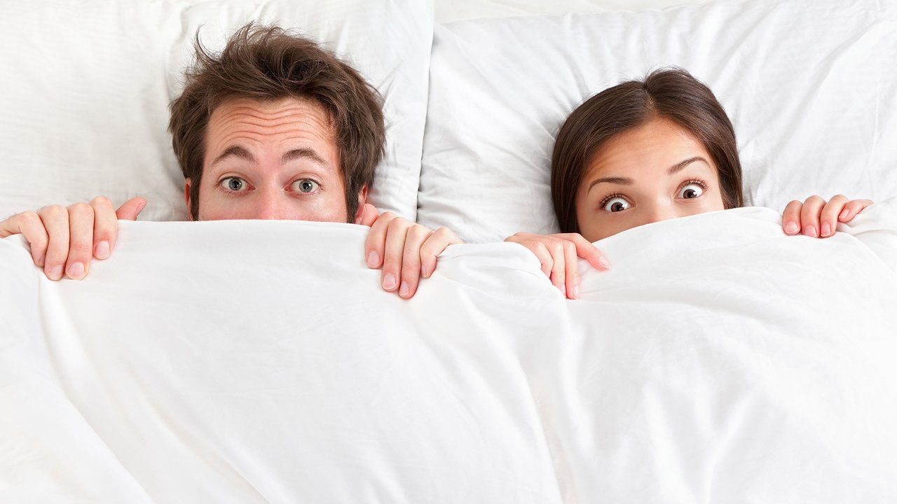 Natë me ish-in backdrop