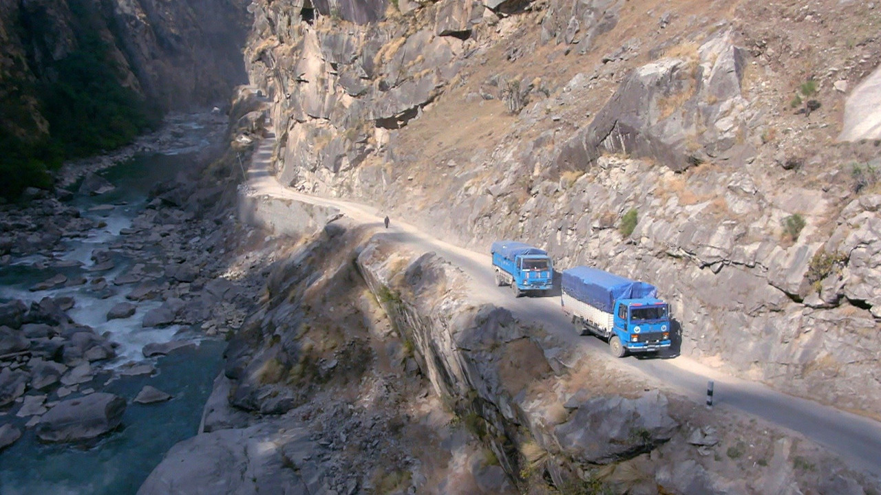 Rrugët e pamundura backdrop