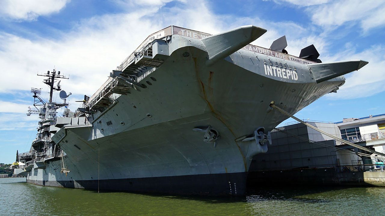 Anijet e Luftës backdrop