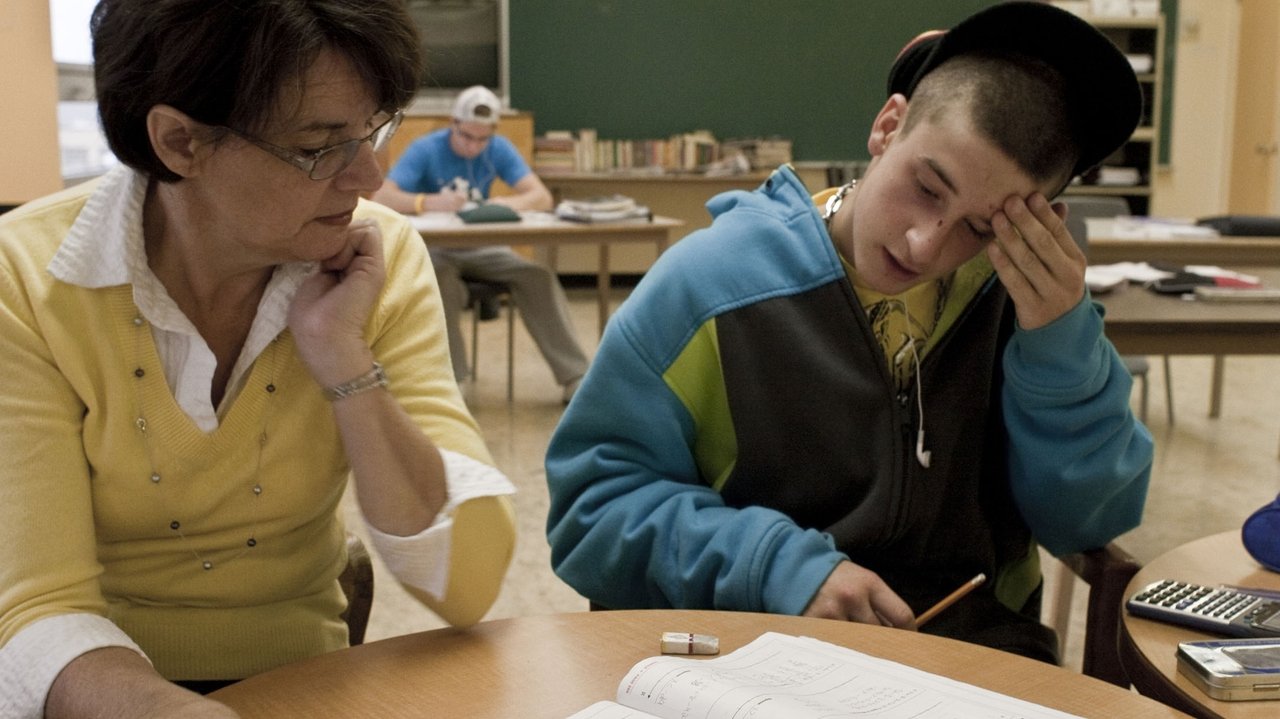 Les Accrocheurs can be translated to Albanian as Pikuesit backdrop