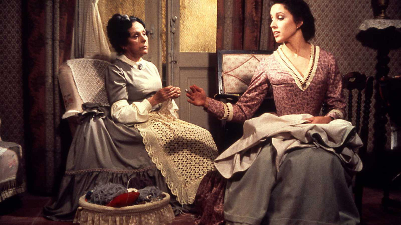 Fortunata dhe Jacinta backdrop