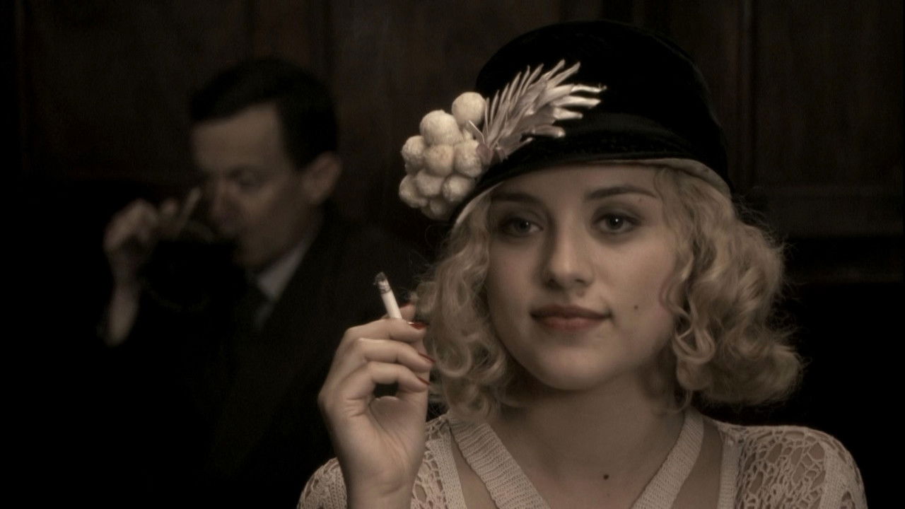 Njëzet Mijë Rrugë Nën Qiell backdrop