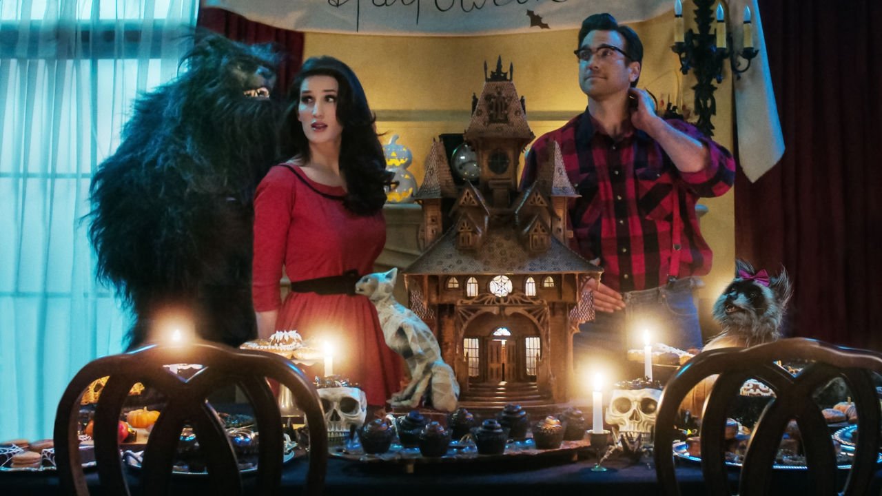 Krijimet Kurioze të Christine McConnell backdrop