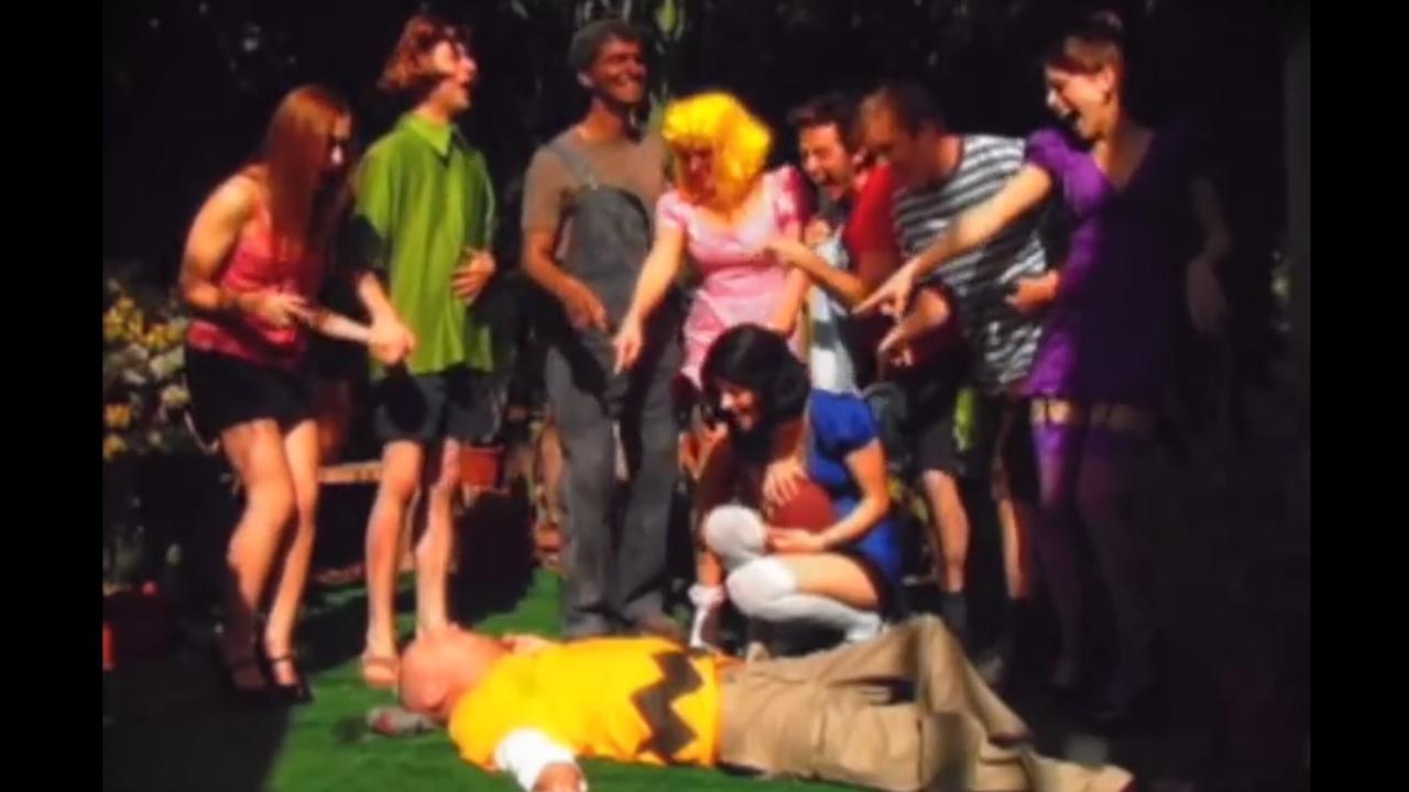 Porn PG e James Gunnit backdrop