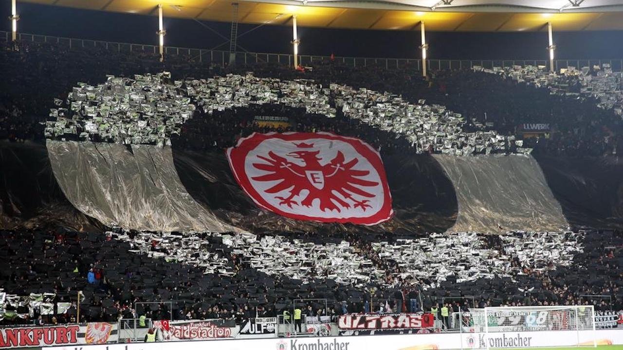Numërimi mbrapsht për Europën - Eintracht Frankfurt backdrop