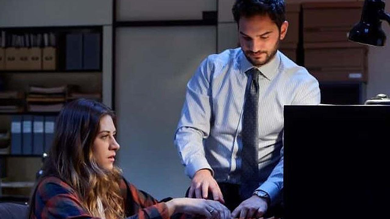 Në Errësirë backdrop