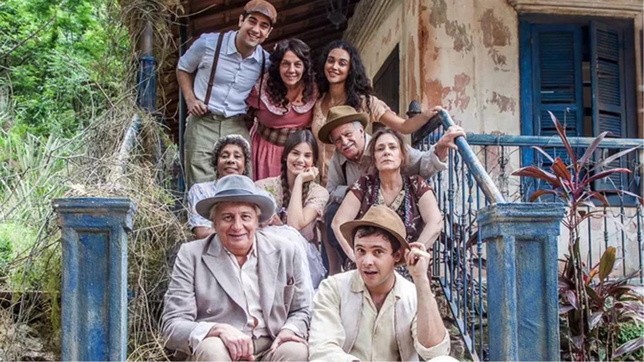 Êta Mundo Bom! translates to "Bota e Mirë!" in Albanian backdrop