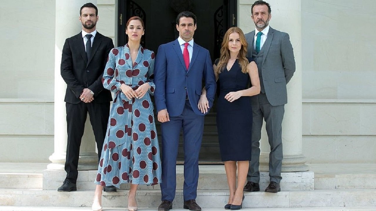 Sekretet e Shtetit backdrop