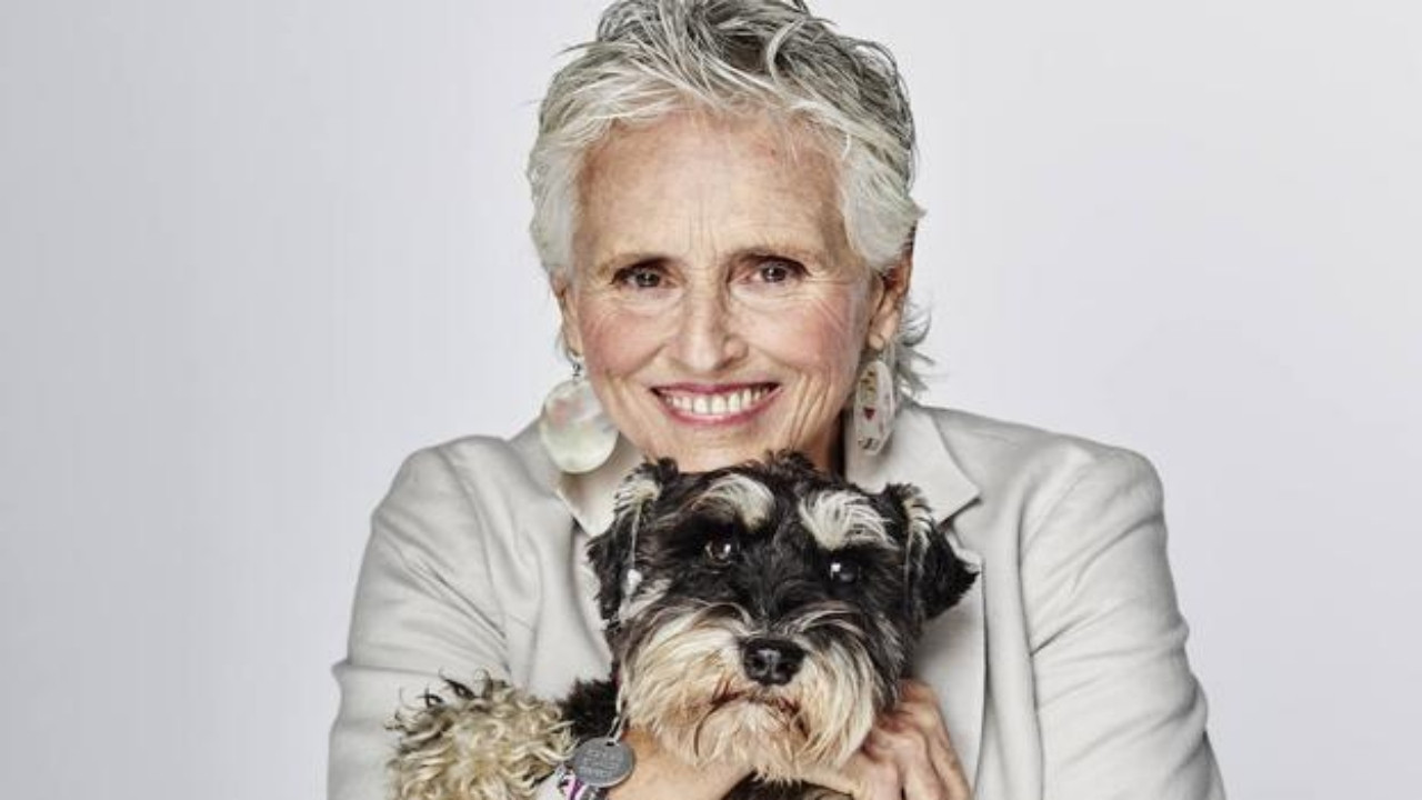 Scott dhe Milá backdrop