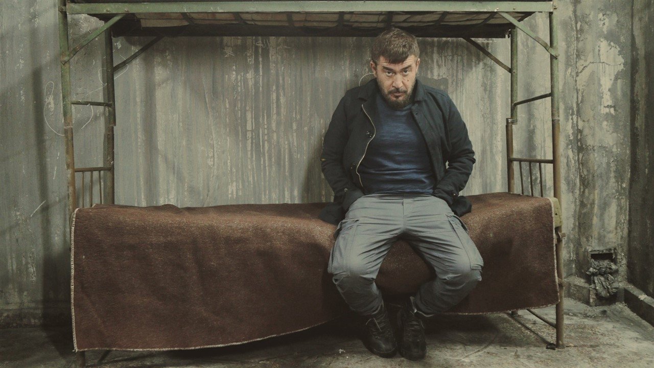 Një Minutë Heshtje backdrop