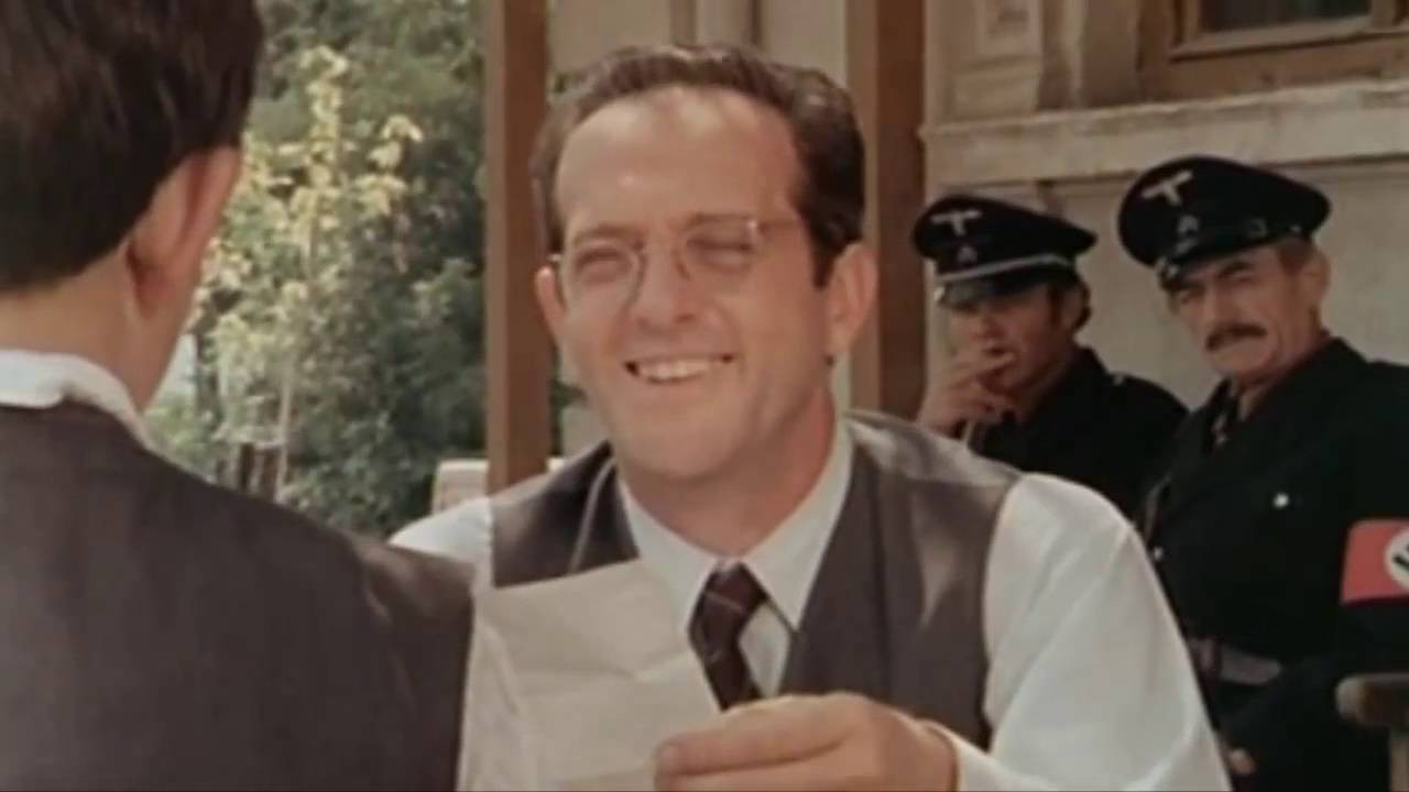 Salas në ritualin malor backdrop