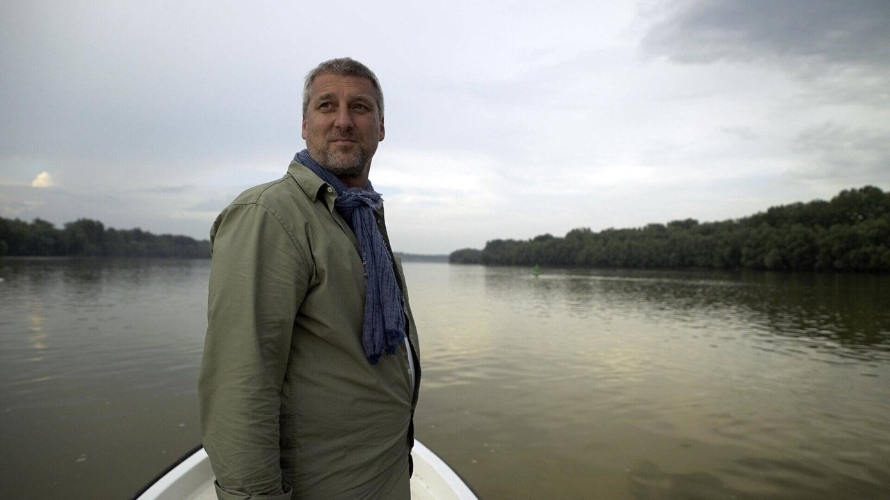 Në fund është deti backdrop