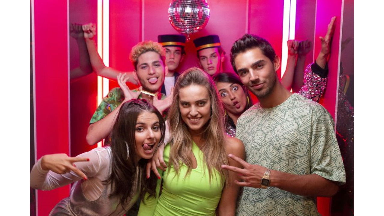 Katari i fundit backdrop